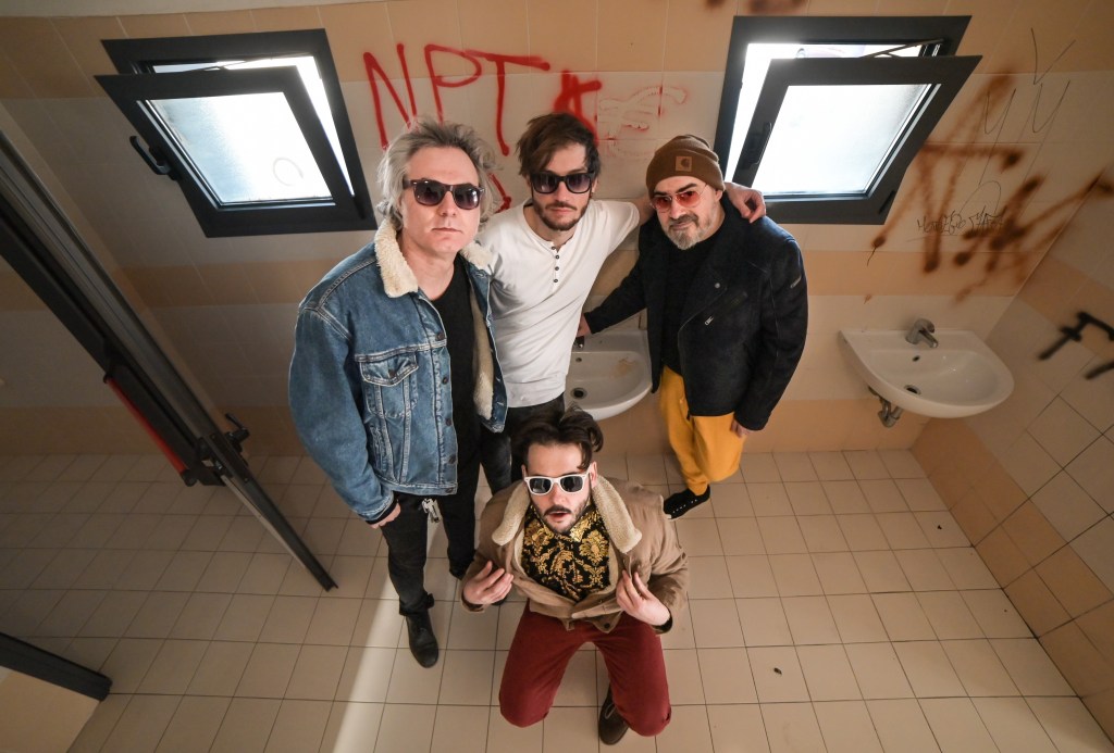 Non valiamo niente (oppure sì): intervista agli Indastria