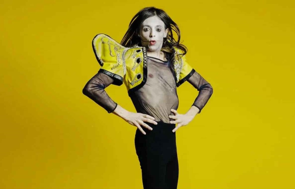 Lucio Corsi, il cantautore “anni ’70” di cui avevamo bisogno&nbsp;oggi